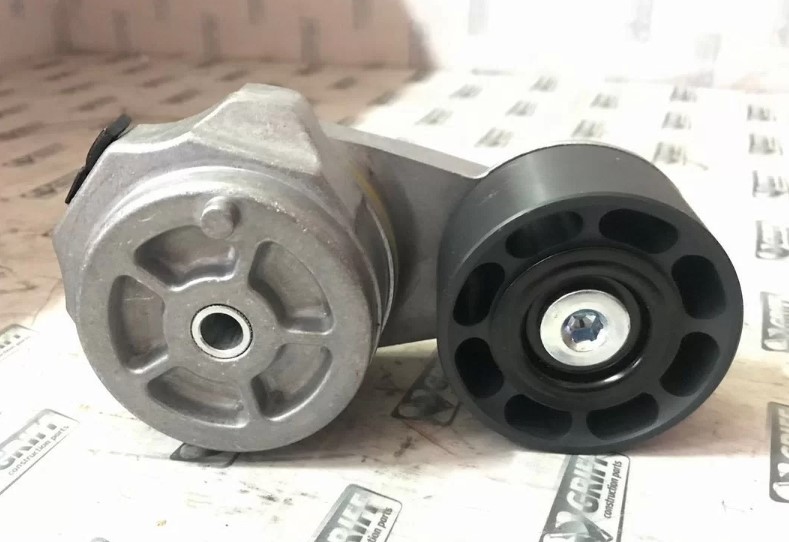 RE548027 натяжитель ремня